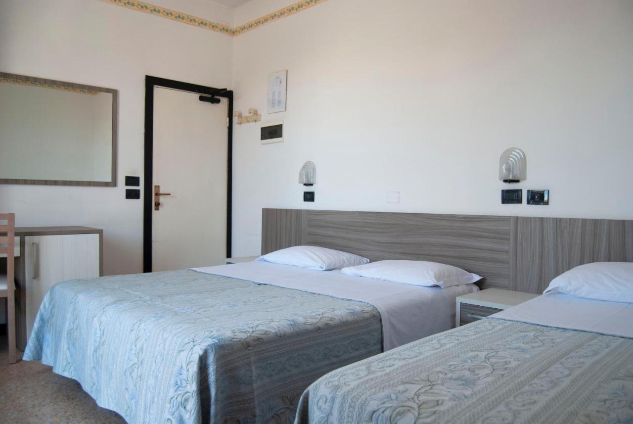 Hotel Ardesia Ріміні Екстер'єр фото