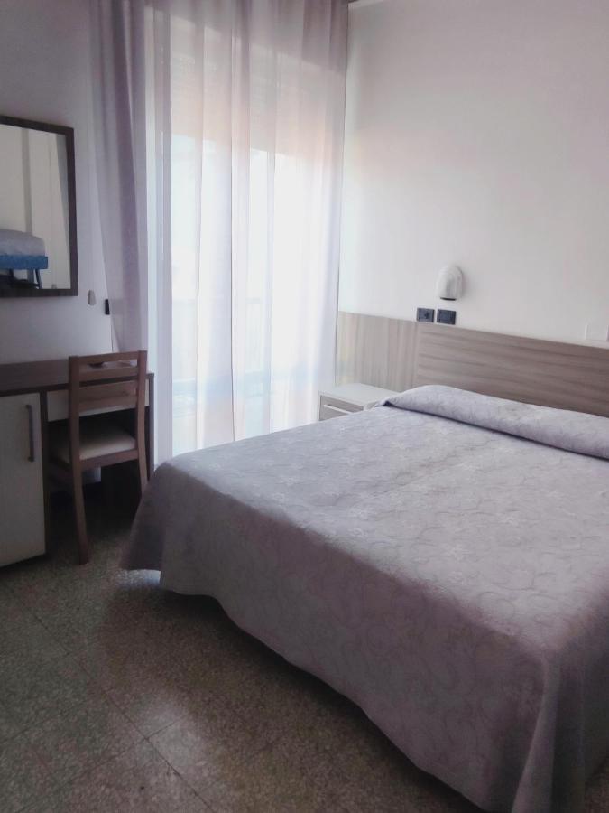 Hotel Ardesia Ріміні Екстер'єр фото