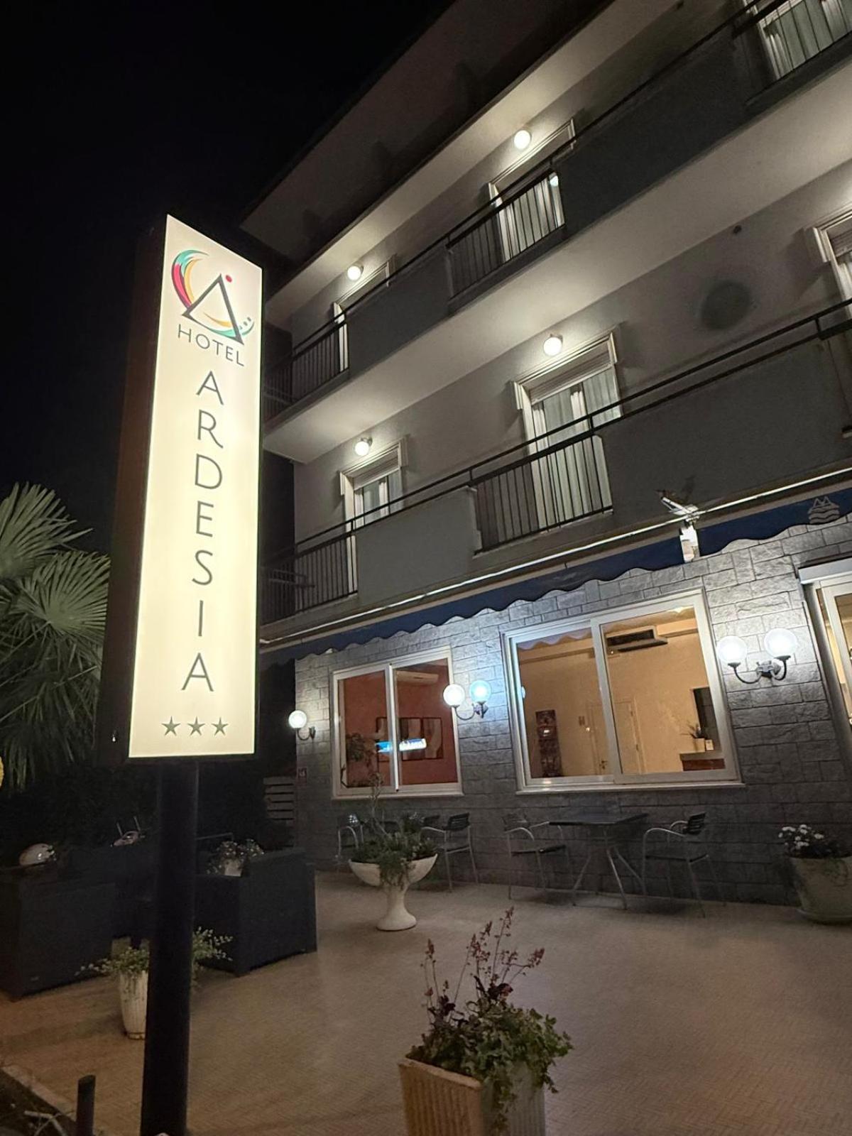 Hotel Ardesia Ріміні Екстер'єр фото
